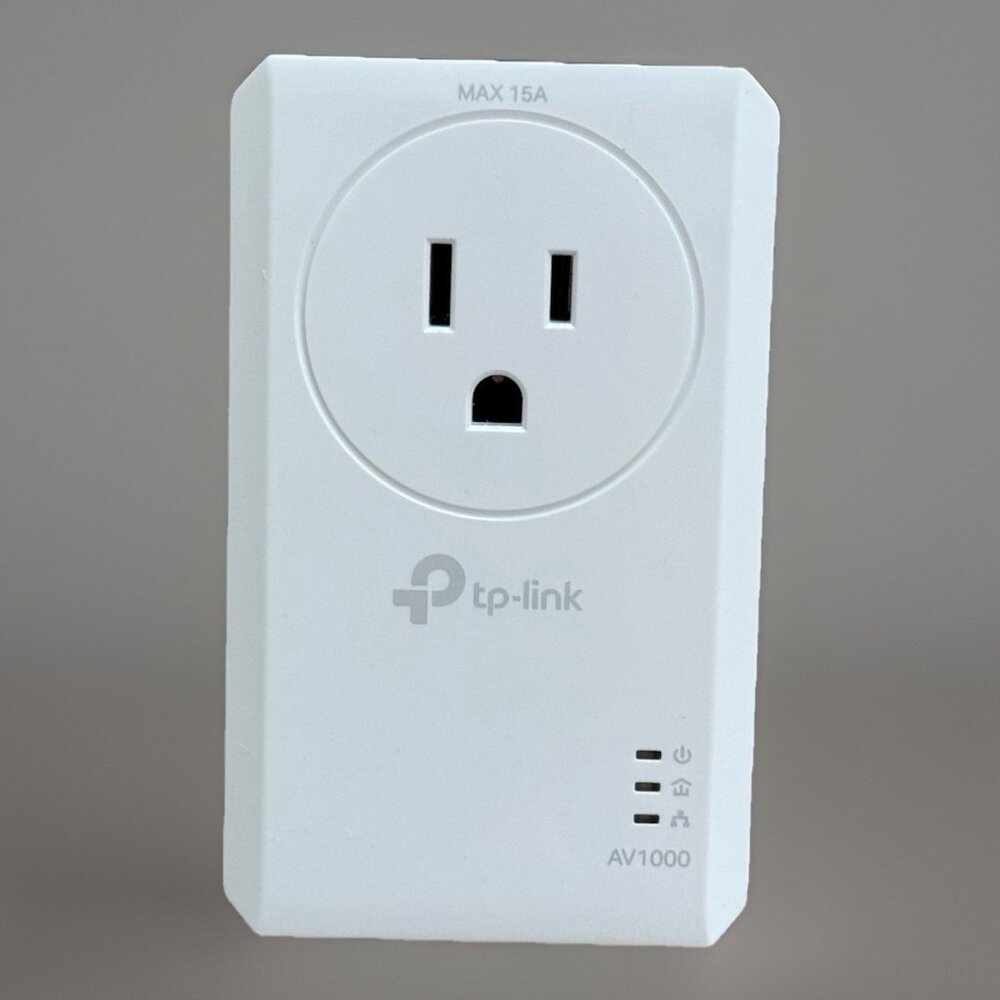 TP-Link AV1000 Gigabit Passthrough Powerline Adaptor Model TL-PA7017P